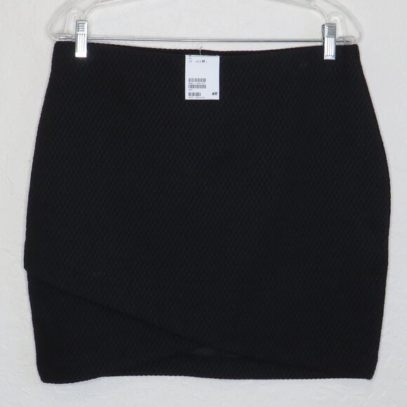 H&M* Women's Textured Front‎ Wrap Design ALL Black Pencil Skirt~ Size Medium - Picture 1 of 8